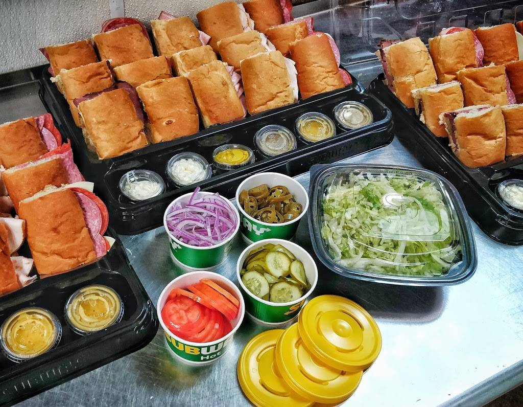 Subway | restaurant | 2735 S Wayne Rd, Westland, MI 48186, USA | 7343260404 OR +1 734-326-0404