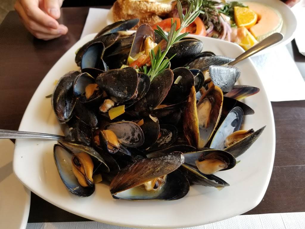 Breakfast Club | restaurant | 7577 Boulevard Taschereau, Brossard, QC J4Y 1A2, Canada | 4509262224 OR +1 450-926-2224