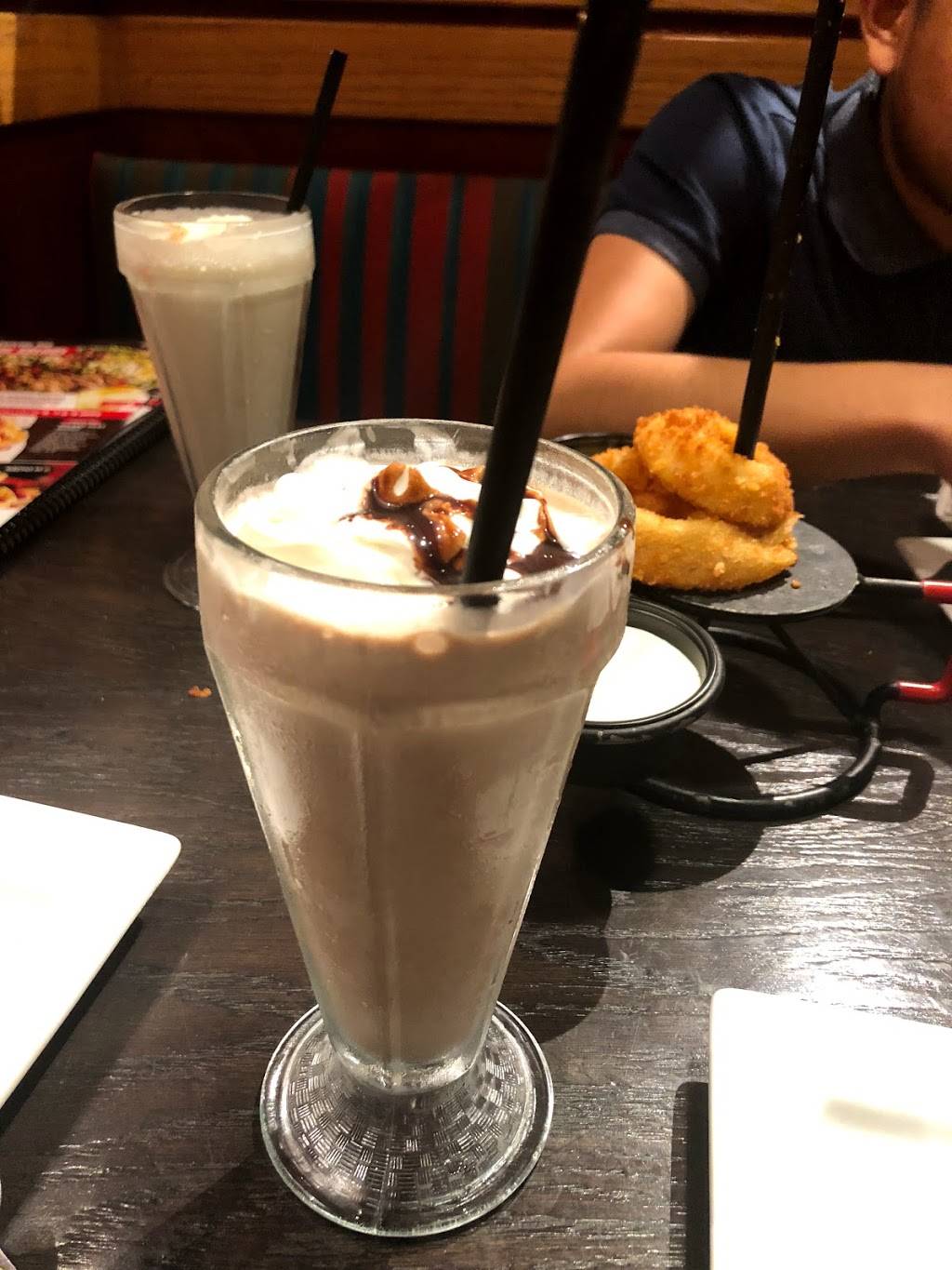 Red Robin Gourmet Burgers and Brews | restaurant | 19433 I-45, Shenandoah, TX 77385, USA | 2814659896 OR +1 281-465-9896