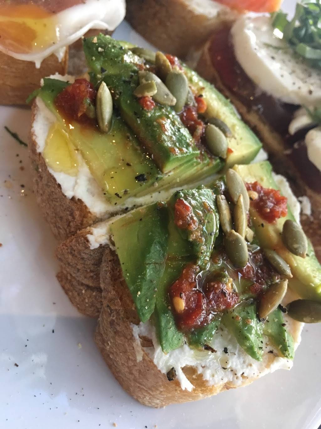 Rott n Grapes Uptown | restaurant | 4750 N Central Ave Ste 140, Phoenix, AZ 85012, USA | 6028881667 OR +1 602-888-1667