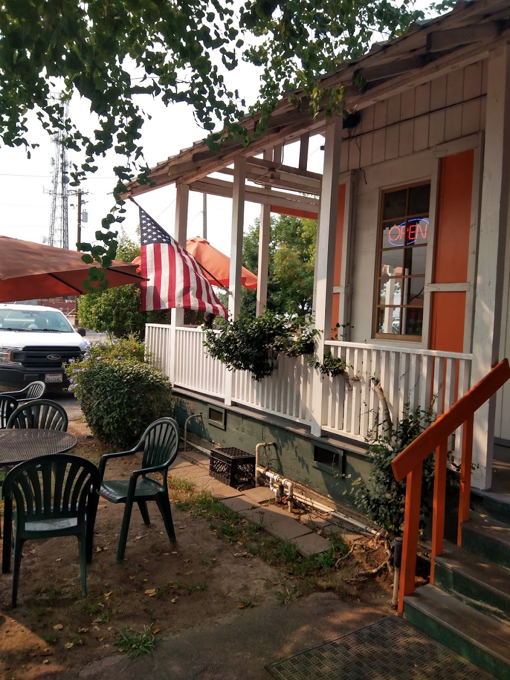 The Orange Works Café | cafe | 22314 Ave 196, Strathmore, CA 93267, USA | 5595682658 OR +1 559-568-2658