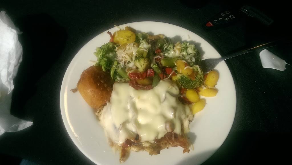 The Clubhouse Grill | restaurant | 160 Club Cir, Lake City, SC 29560, USA | 8433742582 OR +1 843-374-2582