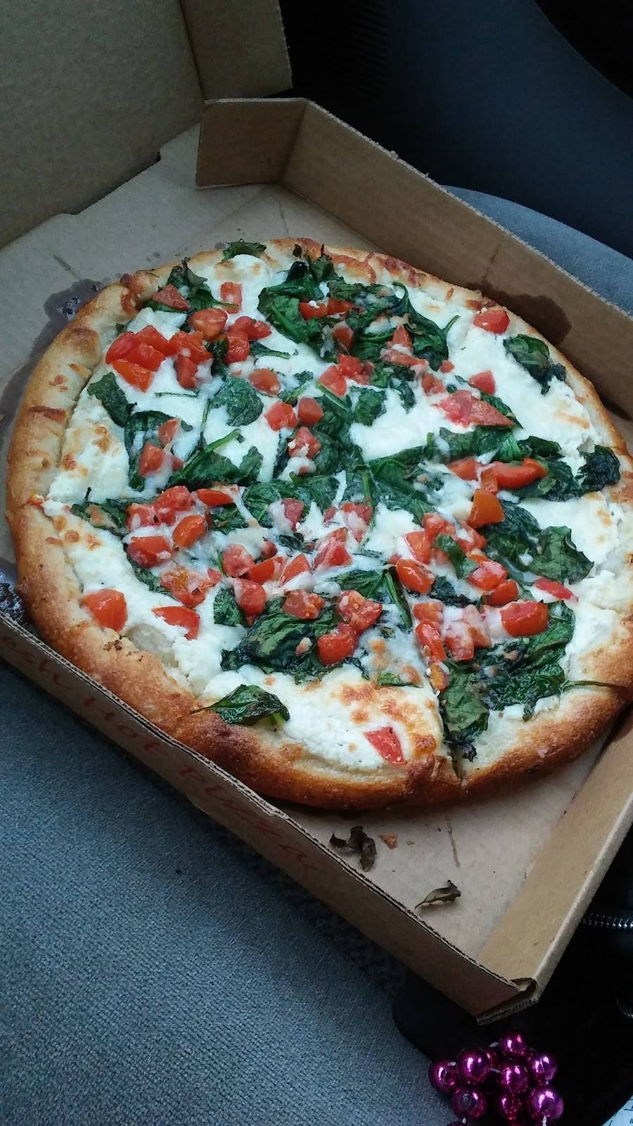 Roccos New York Style Pizza | restaurant | 11388 E Hwy 316, Fort McCoy, FL 32134, USA | 3522360880 OR +1 352-236-0880