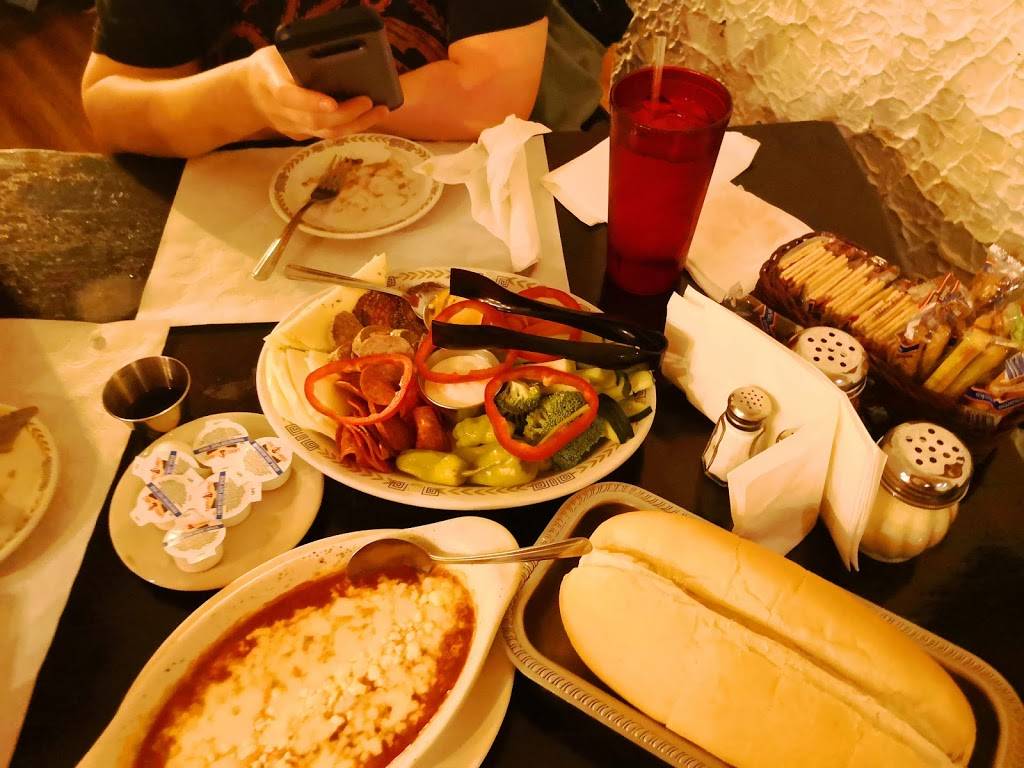 Capri Restaurant & Pizza | restaurant | 313 E State St, Rockford, IL 61104, USA | 8159656341 OR +1 815-965-6341