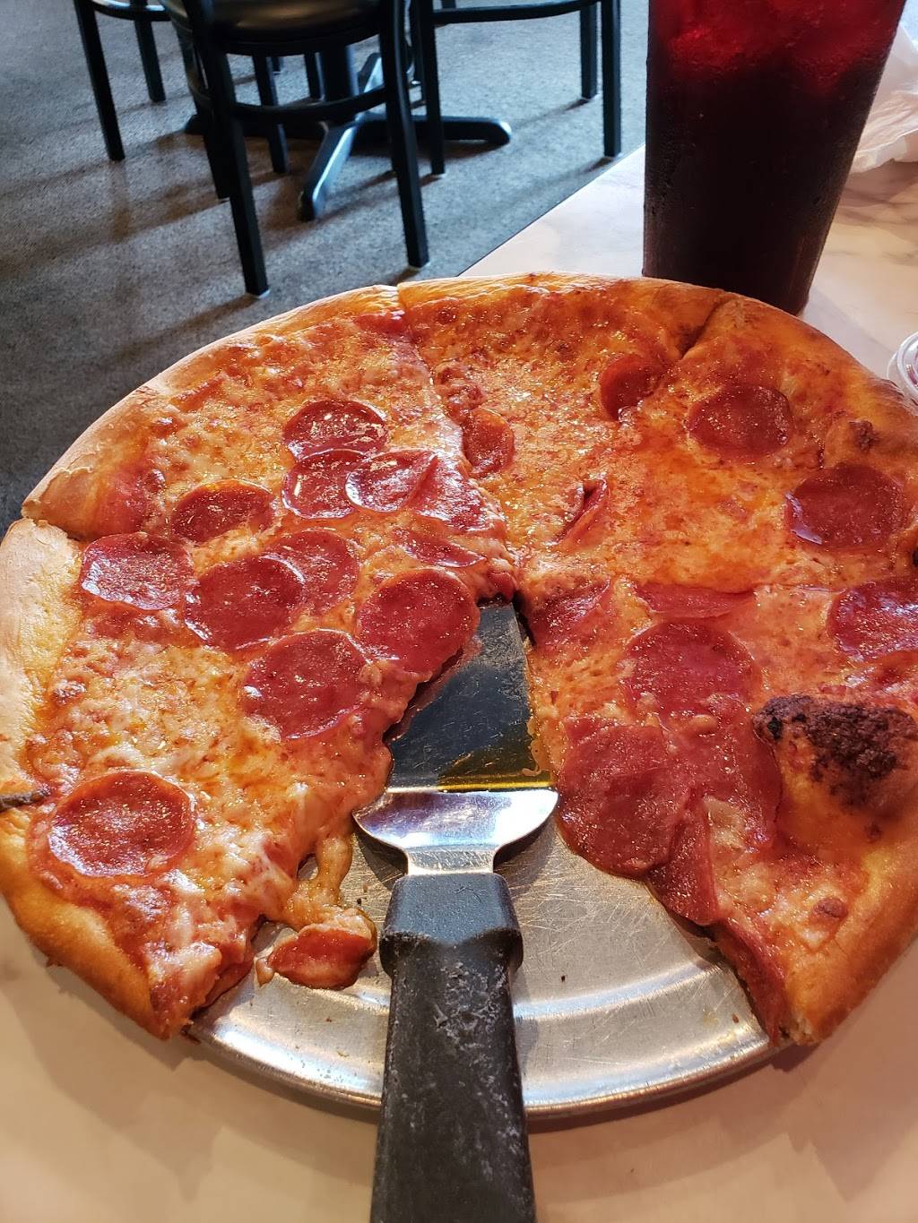 Alessios Restaurant & Pizzeria | restaurant | 640 W Crossville Rd, Roswell, GA 30075, USA | 7706408099 OR +1 770-640-8099