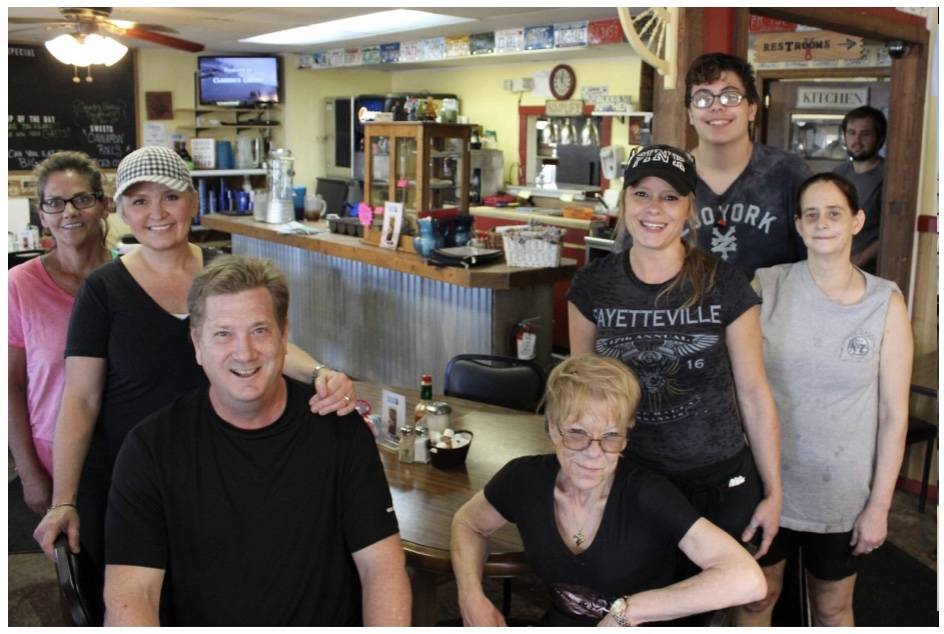 Country Home Cafe | restaurant | 3536 US-24, Grantville, KS 66429, USA | 7852462444 OR +1 785-246-2444