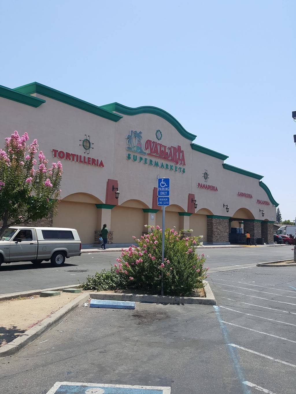 Vallarta Supermarkets | bakery | 3850 N Cedar Ave, Fresno, CA 93726, USA | 5594763070 OR +1 559-476-3070