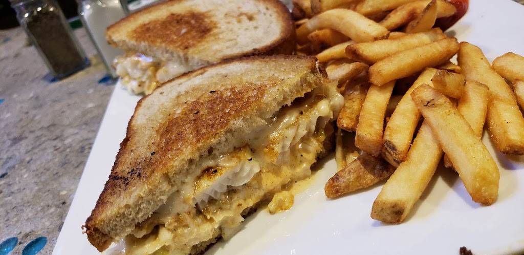 Halfway Down | restaurant | 153 Woodcleft Ave, Freeport, NY 11520, USA | 5166080700 OR +1 516-608-0700