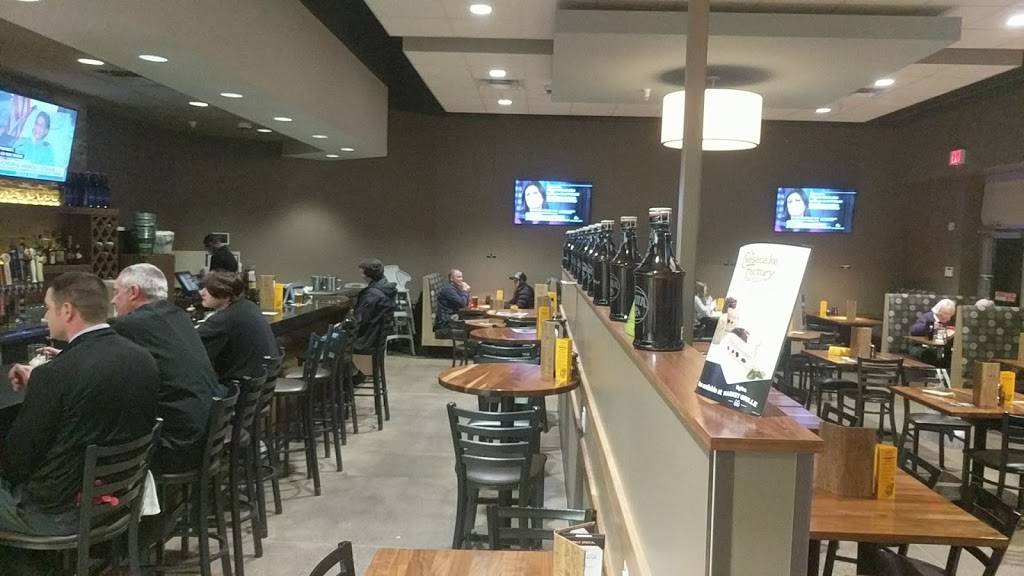 Hy-Vee Market Grille | restaurant | 1843 Johnson Ave NW, Cedar Rapids, IA 52405, USA | 3193651937 OR +1 319-365-1937