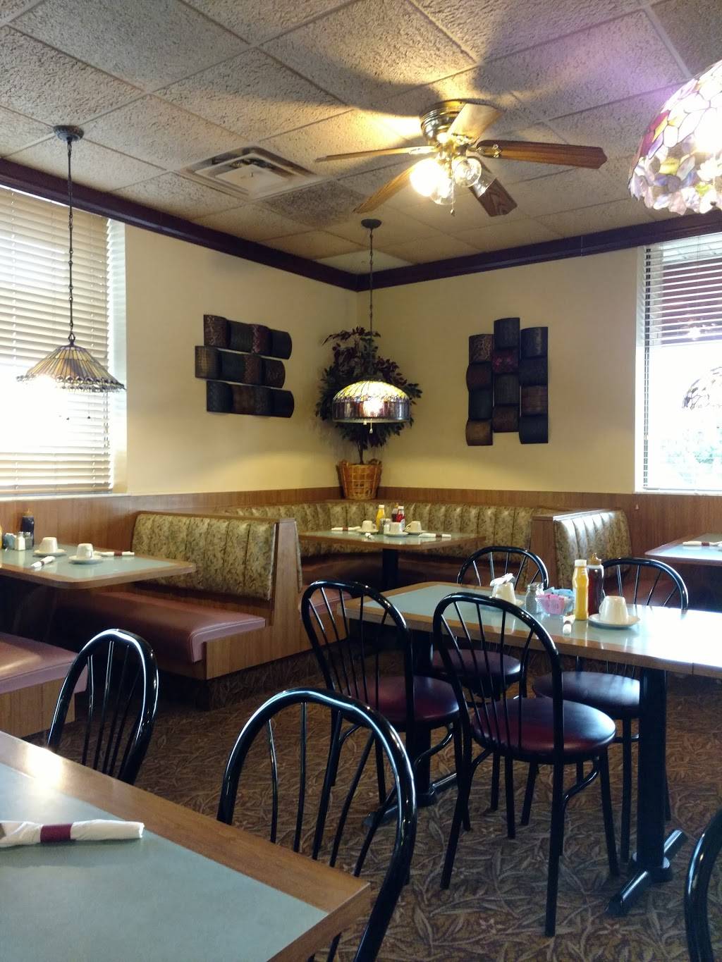 AKAMAS Family Dining | restaurant | 2608, 48400 Gratiot Ave, New Baltimore, MI 48051, USA | 5869497701 OR +1 586-949-7701