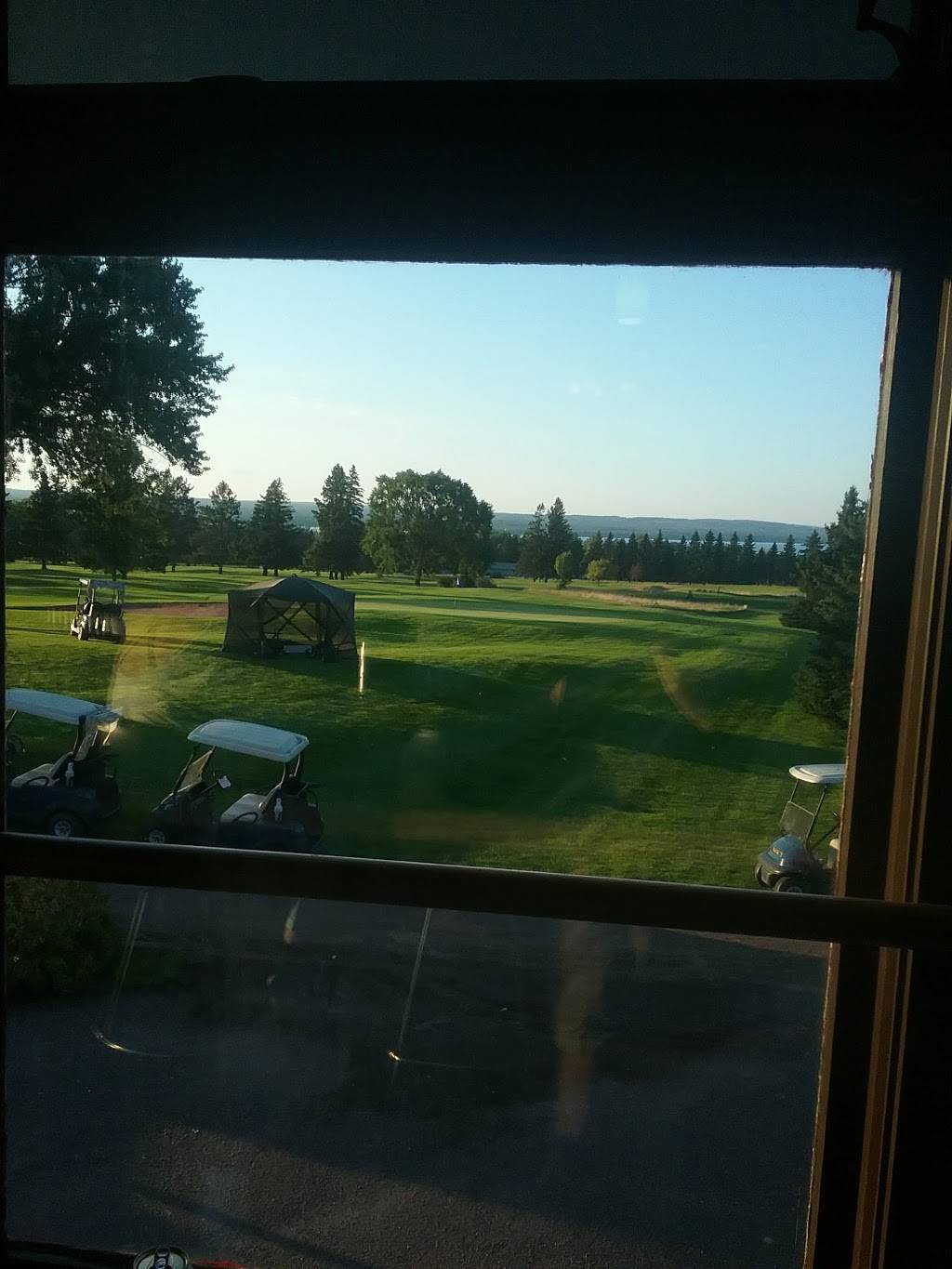 The Niblick Bar and Grill | restaurant | 3000 Golf Course Rd, Ashland, WI 54806, USA | 7156828800 OR +1 715-682-8800