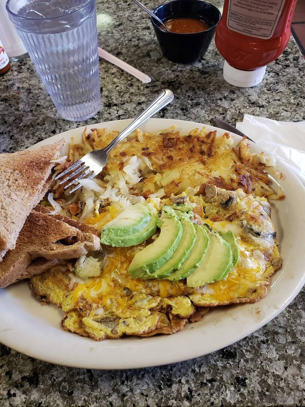 Lucys Diner | restaurant | 16157 San Bernardino Ave, Fontana, CA 92335, USA | 9098226669 OR +1 909-822-6669