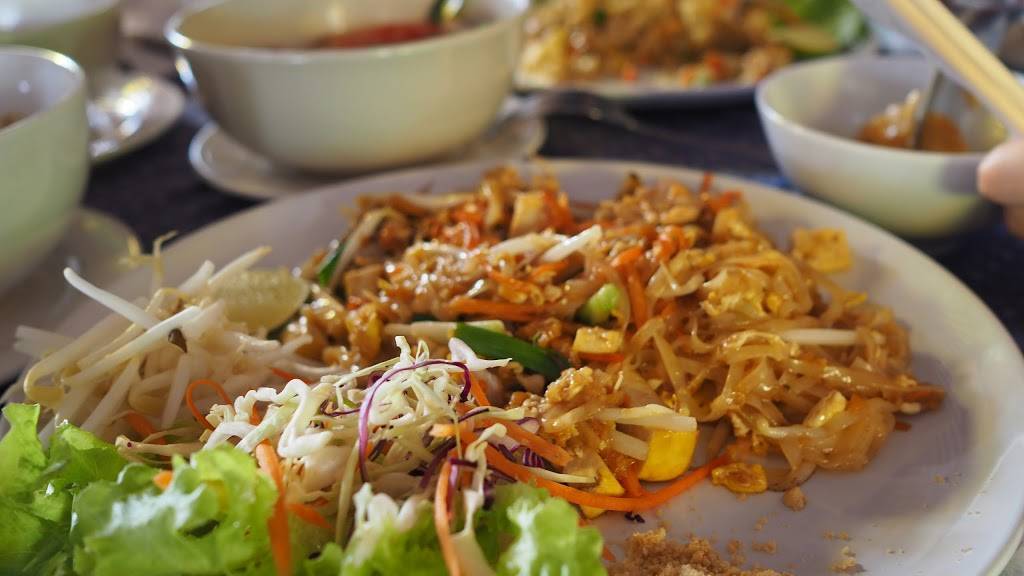 Thai Basil | restaurant | 2431 E Chapman Ave, Fullerton, CA 92831, USA | 7147380888 OR +1 714-738-0888