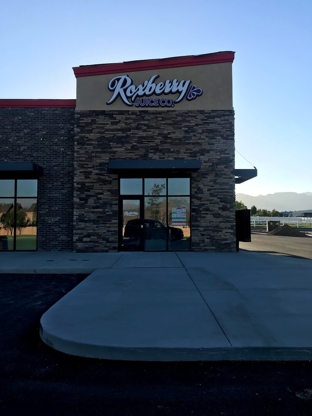 Roxberry Juice Co. Drive Thru | restaurant | 13322 S 5600 W, Herriman, UT 84096, USA | 3855289978 OR +1 385-528-9978