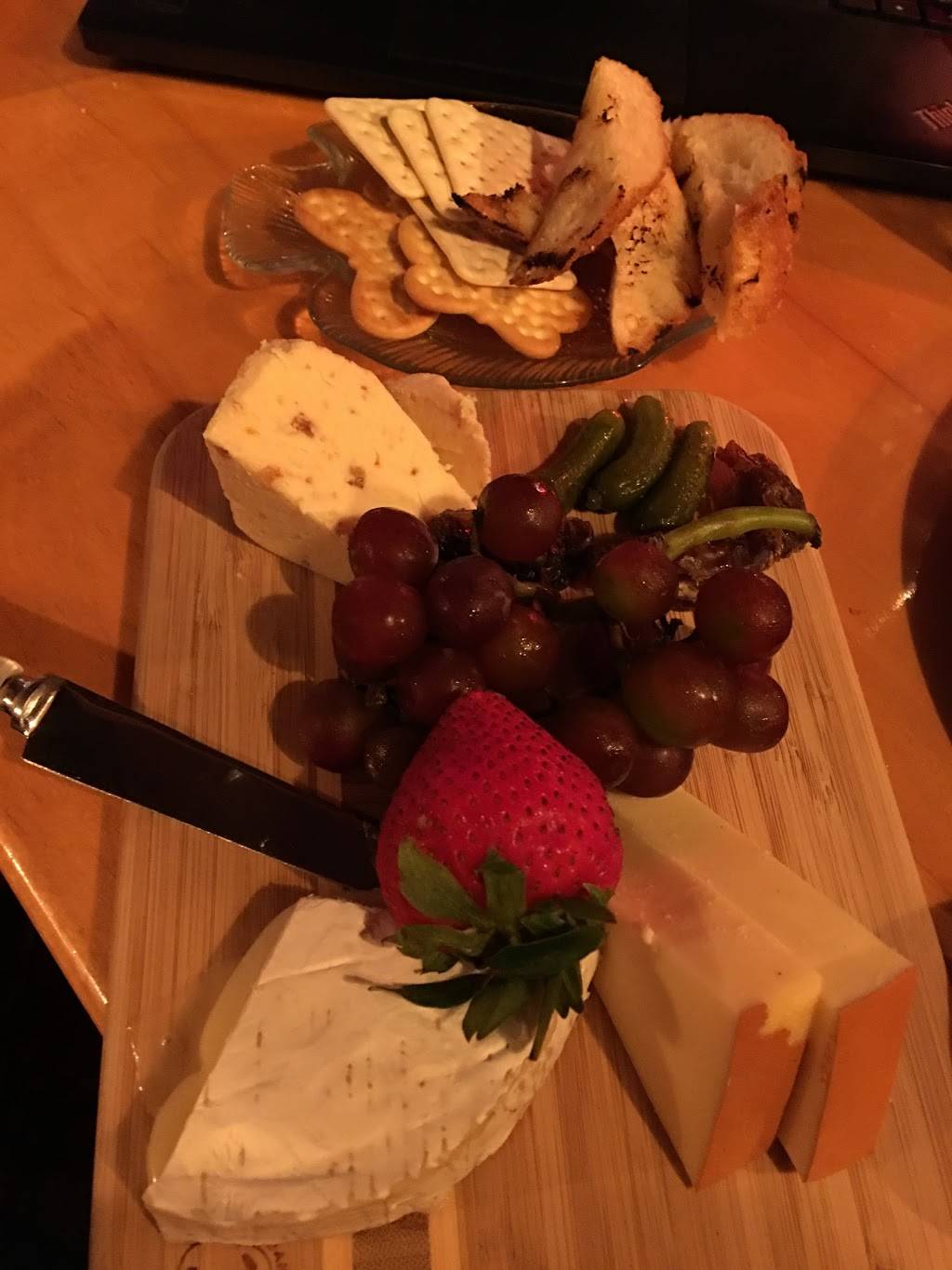 The Well Tavern + Kitchen | restaurant | 70 Main St, Wellfleet, MA 02667, USA | 5082140038 OR +1 508-214-0038