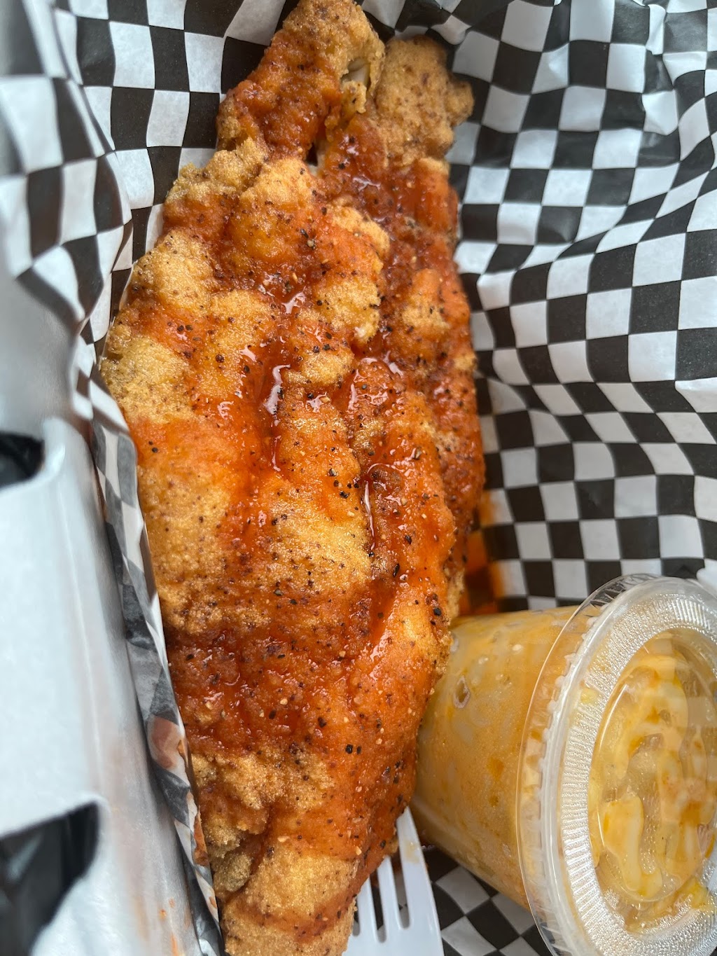 2 Bros & A Chick | restaurant | 701 Beal Pkwy NW, Fort Walton Beach, FL 32547, USA | 8503629589 OR +1 850-362-9589