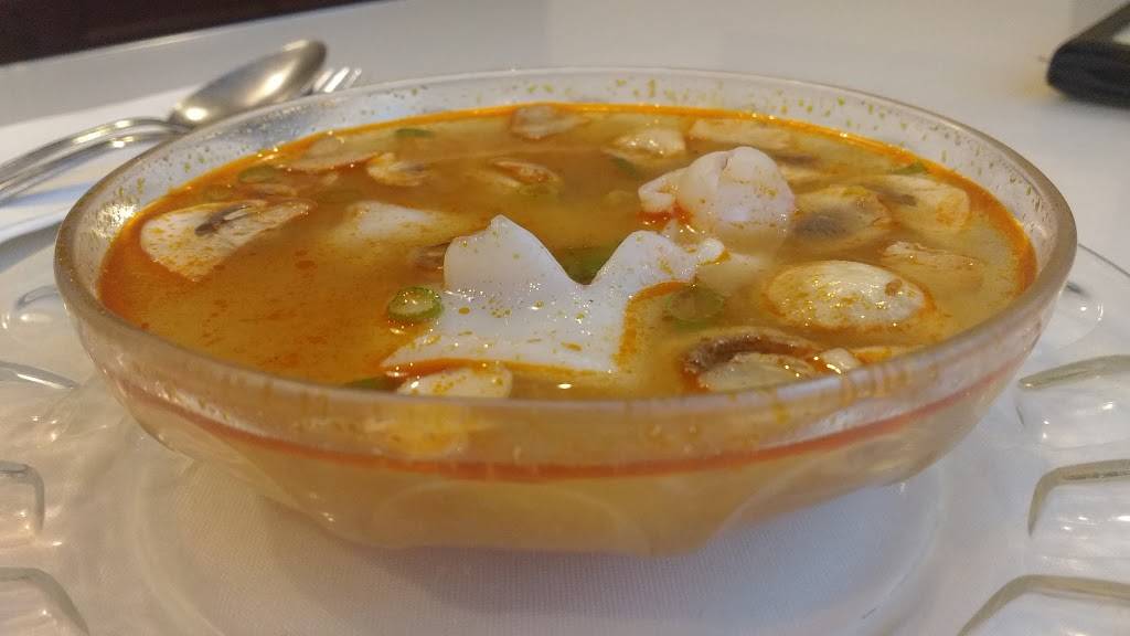 Giant of Siam | restaurant | 90 Main St, Nashua, NH 03060, USA | 6035952222 OR +1 603-595-2222