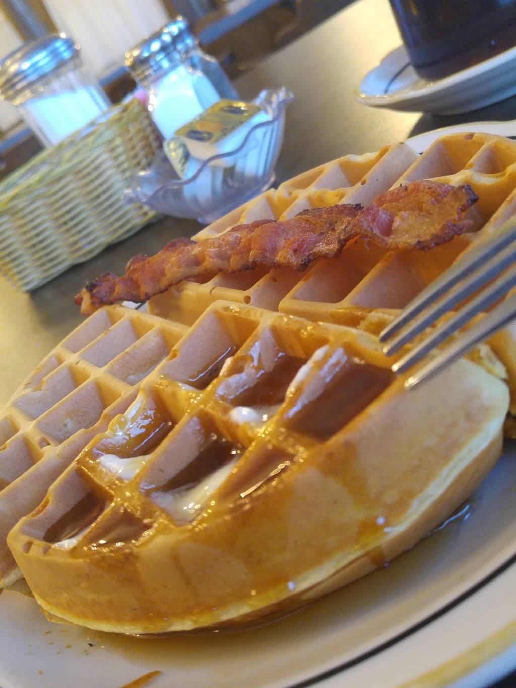 Country Kitchen | restaurant | 446 Central Ave, Highland Park, IL 60035, USA | 8474327500 OR +1 847-432-7500