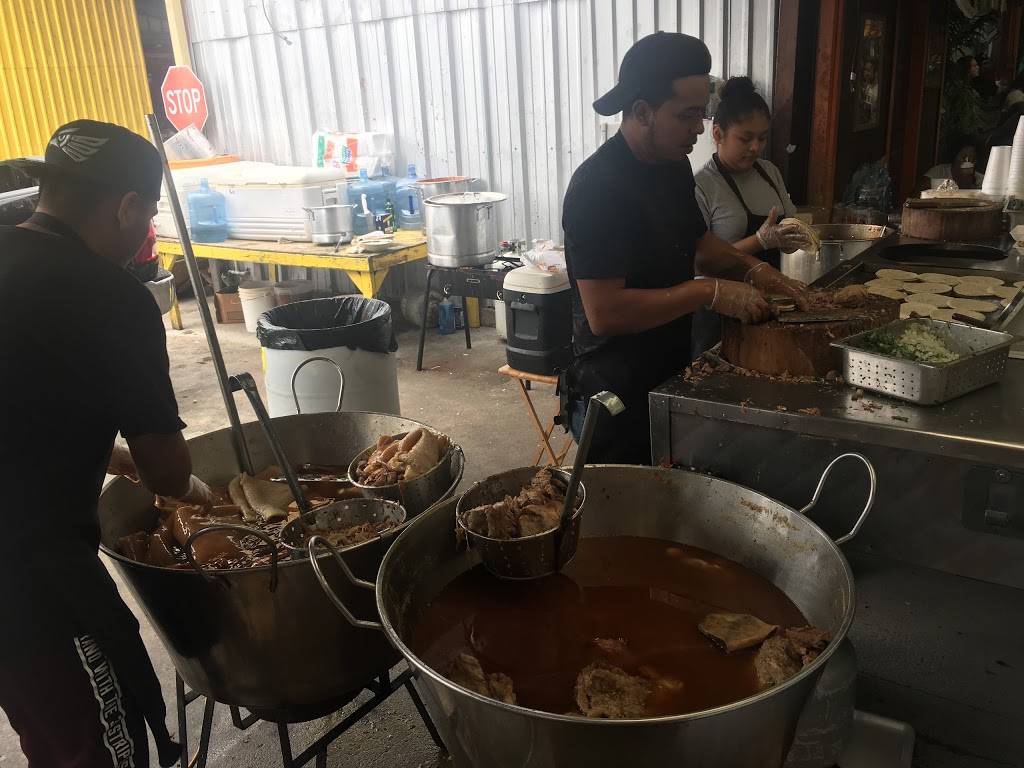 Tacos El Chilly Willy | restaurant | 8705 Airline Dr, Houston, TX 77037, USA | 3616529509 OR +1 361-652-9509