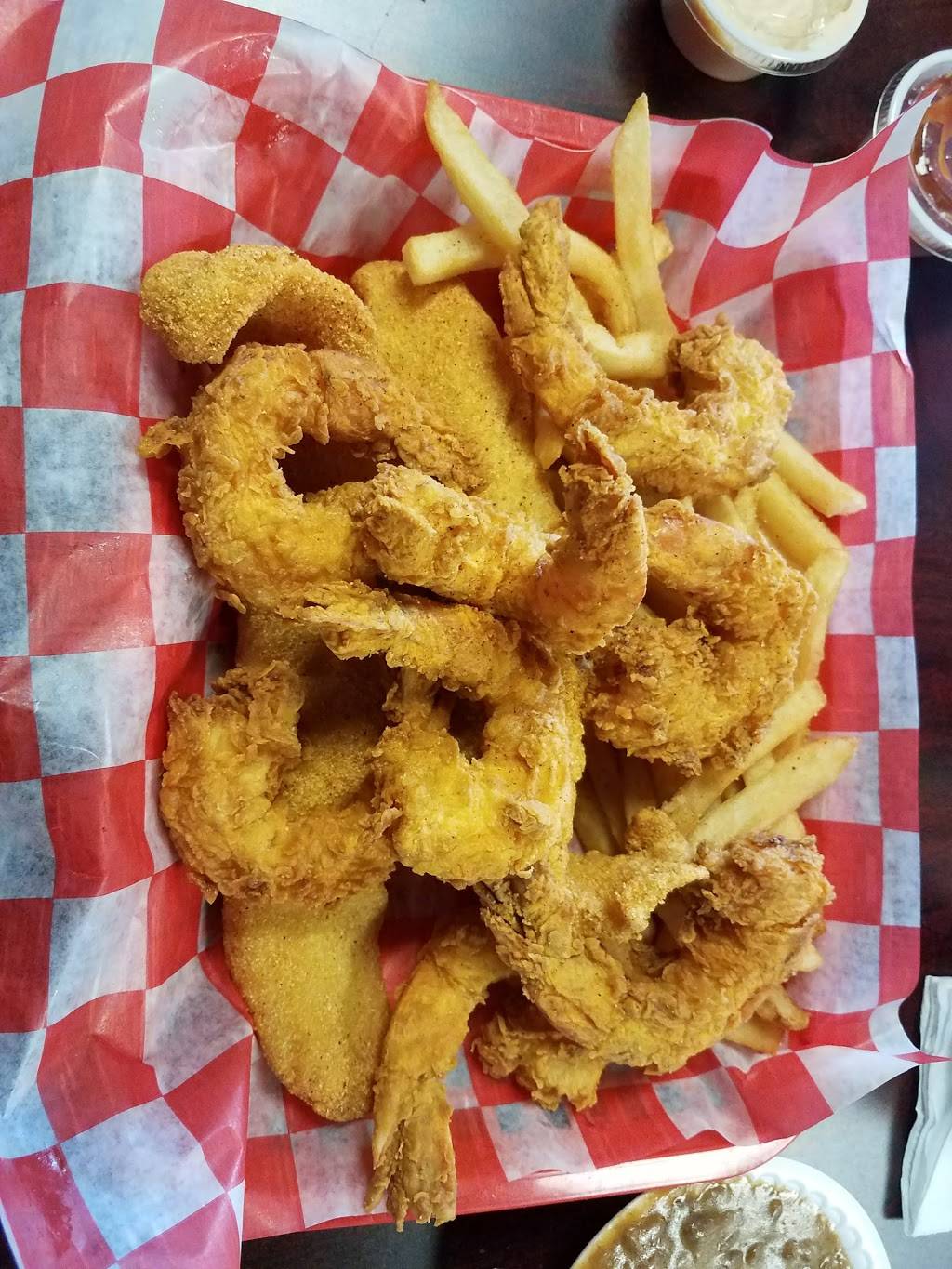 Sams Southern Eatery | restaurant | 1020 W Panola St, Carthage, TX 75633, USA | 9036312111 OR +1 903-631-2111