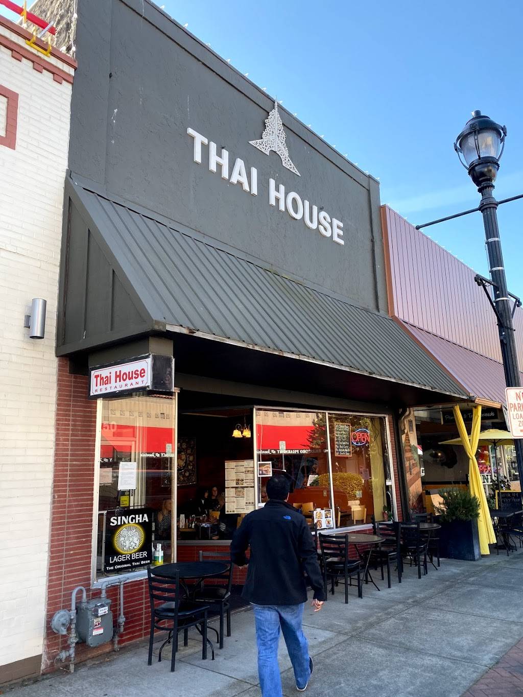 Thai House Cuisine | restaurant | 250 E Main St, Hillsboro, OR 97123, USA | 5037477880 OR +1 503-747-7880