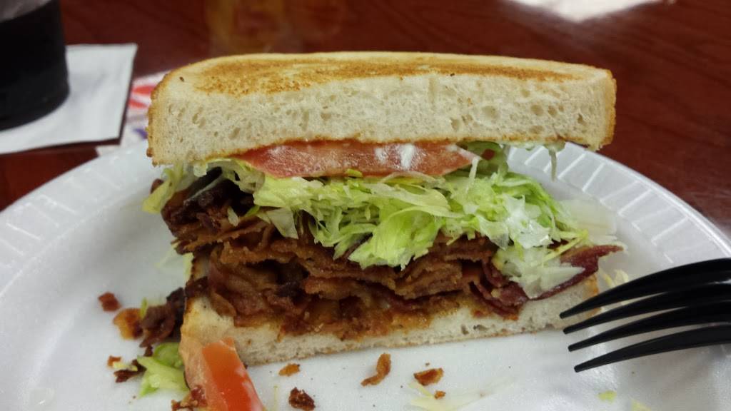 Santinis New York Style Deli | restaurant | 1443 Chain Bridge Rd, McLean, VA 22101, USA | 7037487777 OR +1 703-748-7777