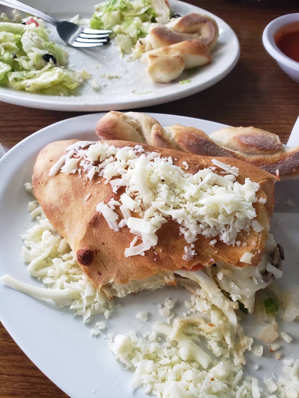 Ricos Pizzeria | restaurant | 3500 S Broadway, Englewood, CO 80113, USA | 3037810541 OR +1 303-781-0541