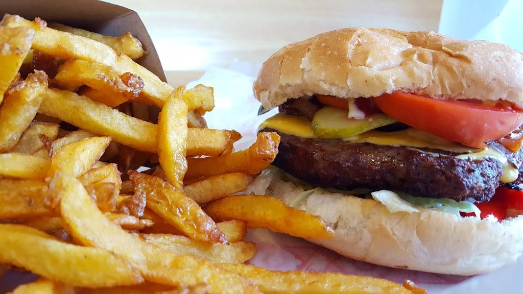 Chatham Burgers | restaurant | 215 Grand Ave W, Chatham, ON N7L 1C3, Canada | 5193541414 OR +1 519-354-1414