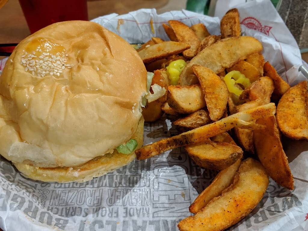 Fuddruckers | restaurant | 1740 Travis Blvd, Fairfield, CA 94533, USA | 7074292337 OR +1 707-429-2337