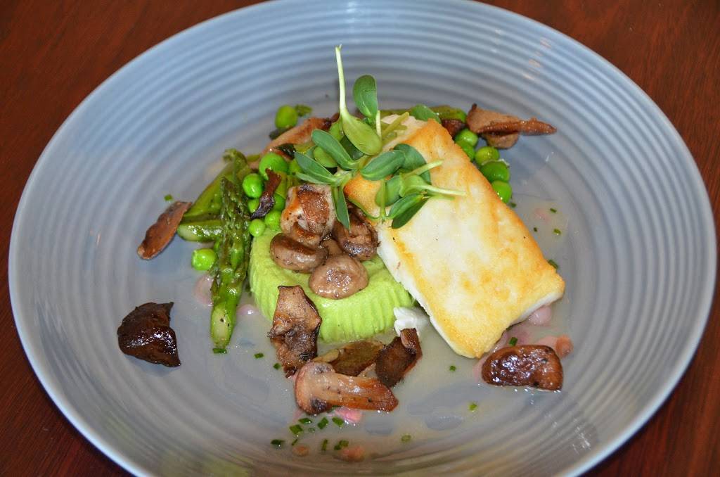 Paddock Club | restaurant | 61 S Lake St, Elkhart Lake, WI 53020, USA | 9208763288 OR +1 920-876-3288