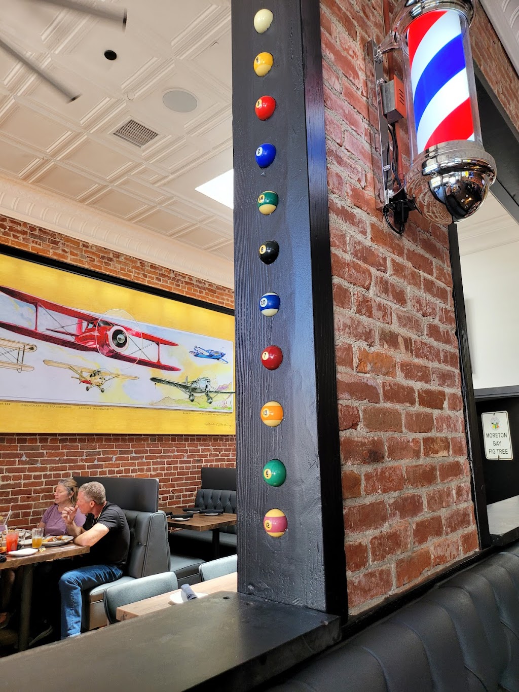 Santa Paula crafthouse | restaurant | 432 E Main St, Santa Paula, CA 93060, USA | 8053380748 OR +1 805-338-0748