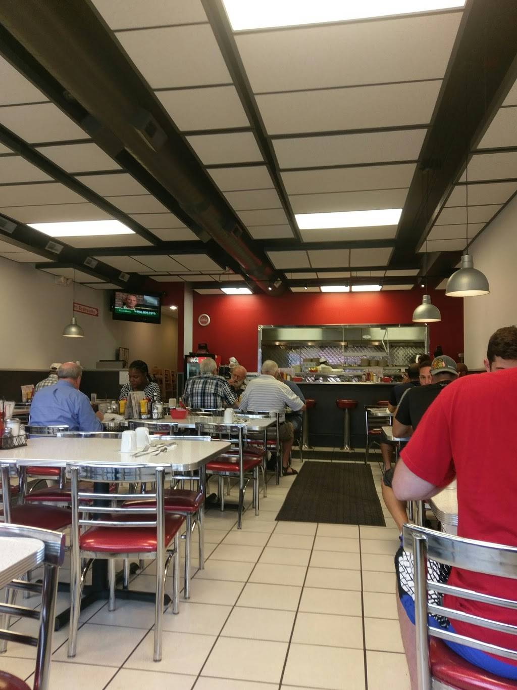 Louies Grill | restaurant | 7422 Madison St, Forest Park, IL 60130, USA | 7084888889 OR +1 708-488-8889