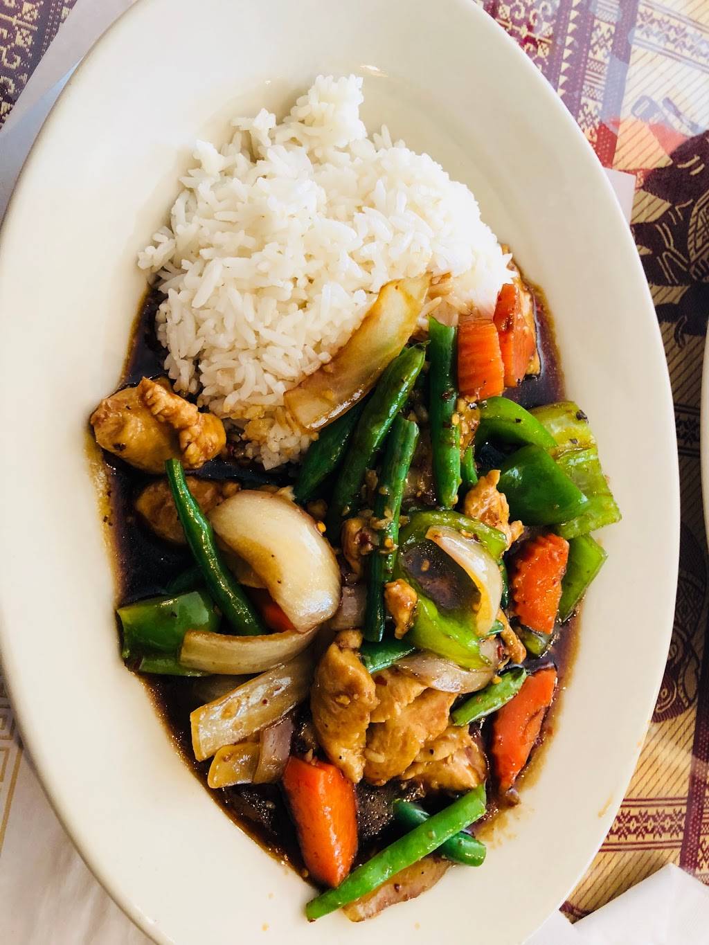 Thai Bistro | restaurant | 2055 28th St SE #9, Grand Rapids, MI 49508, USA | 6164520065 OR +1 616-452-0065