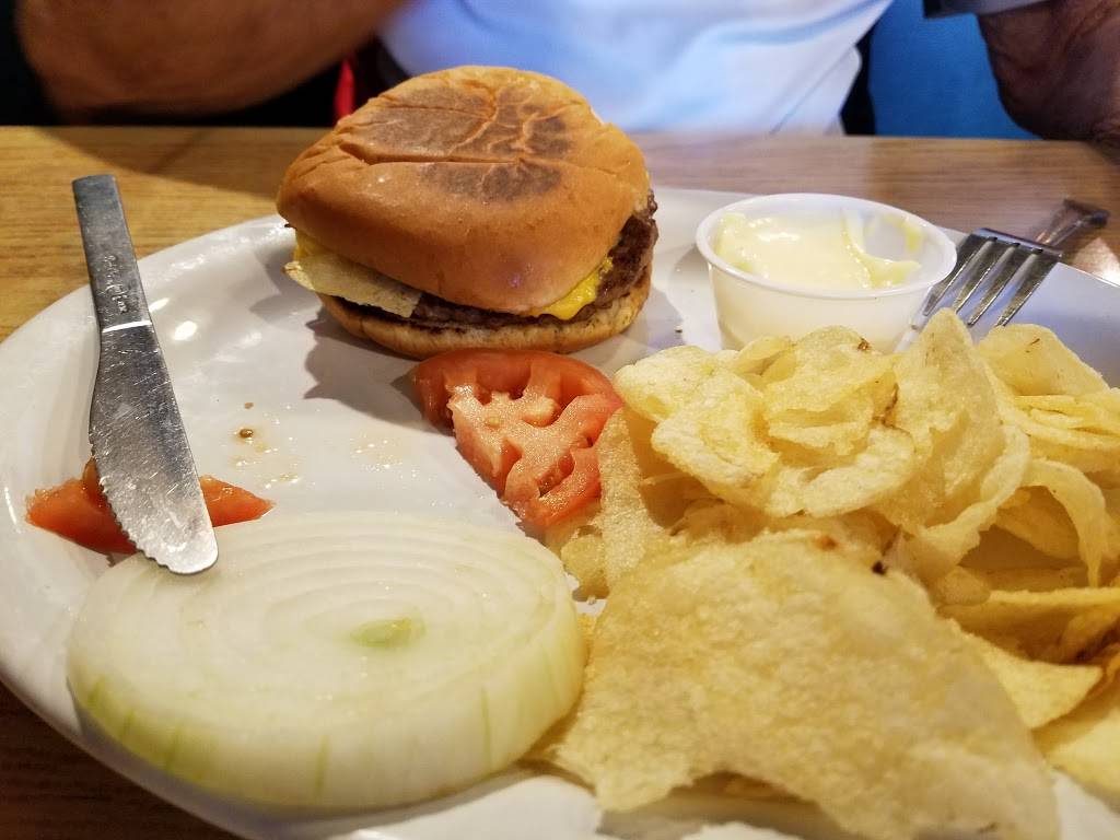 Freds Diner | restaurant | 225 Center St, Grayslake, IL 60030, USA | 8472239776 OR +1 847-223-9776