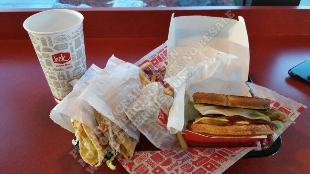 Jack in the Box | restaurant | 2044 W Orangeburg Ave, Modesto, CA 95350, USA | 2095215578 OR +1 209-521-5578