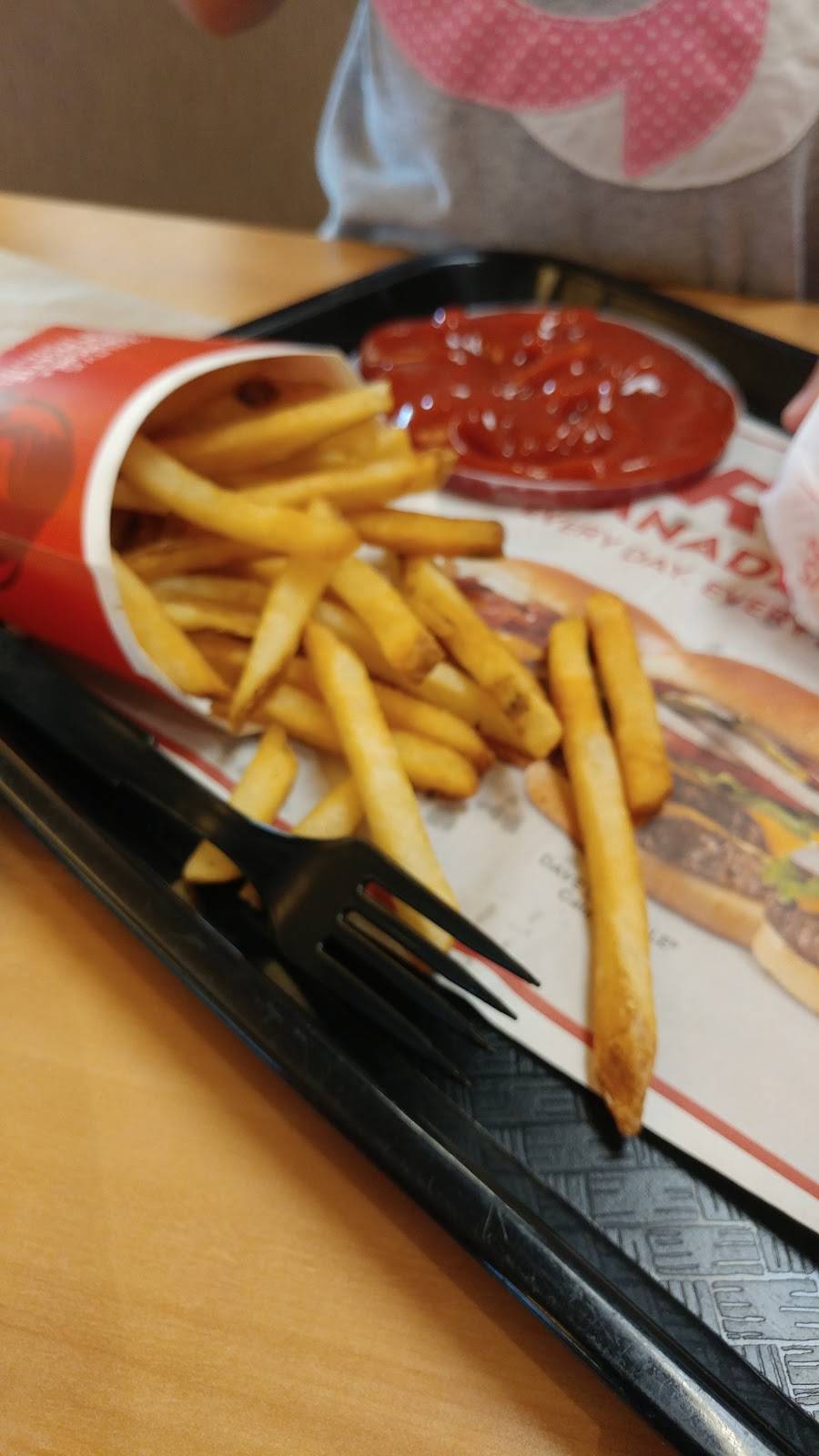 Wendys | restaurant | 2400 Dundas St W, Mississauga, ON L5K 2R8, Canada | 9058558953 OR +1 905-855-8953