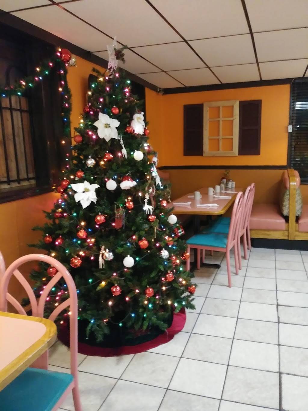 Lupitas Family Restaurant | restaurant | 200 W 5th St, Tilton, IL 61833, USA | 2176552233 OR +1 217-655-2233