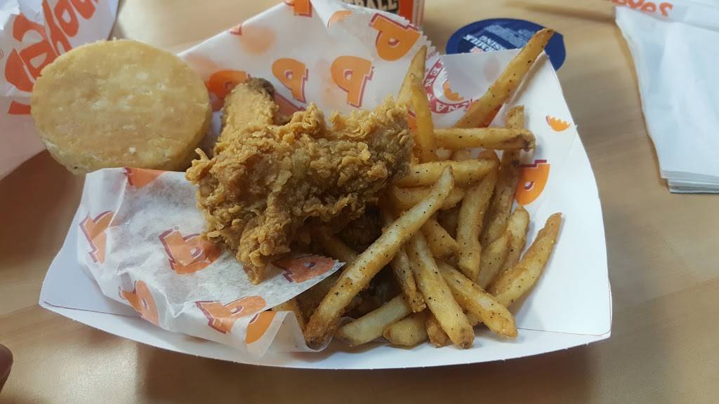 Popeyes Louisiana Kitchen | restaurant | 3515 Natural Bridge Ave, St. Louis, MO 63107, USA | 3145342239 OR +1 314-534-2239