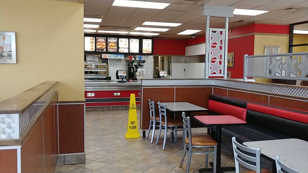 Hardees | restaurant | 2100 SW Wanamaker Rd, Topeka, KS 66614, USA | 7852737062 OR +1 785-273-7062