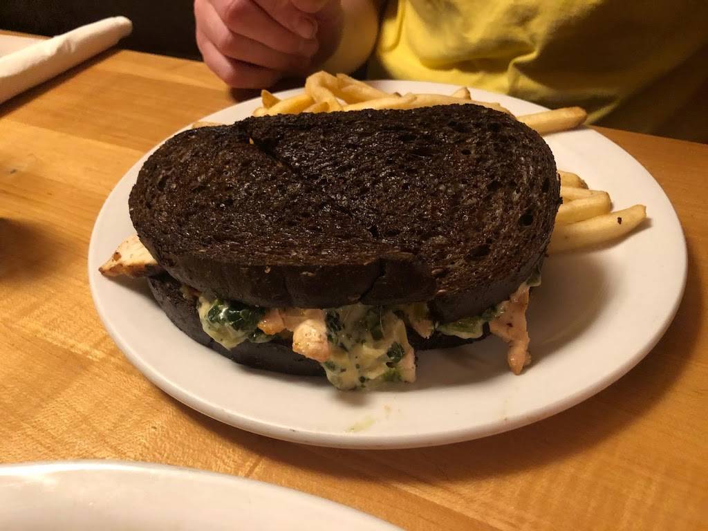 Clearys Pub | restaurant | 113 S Main St, Chelsea, MI 48118, USA | 7344751922 OR +1 734-475-1922