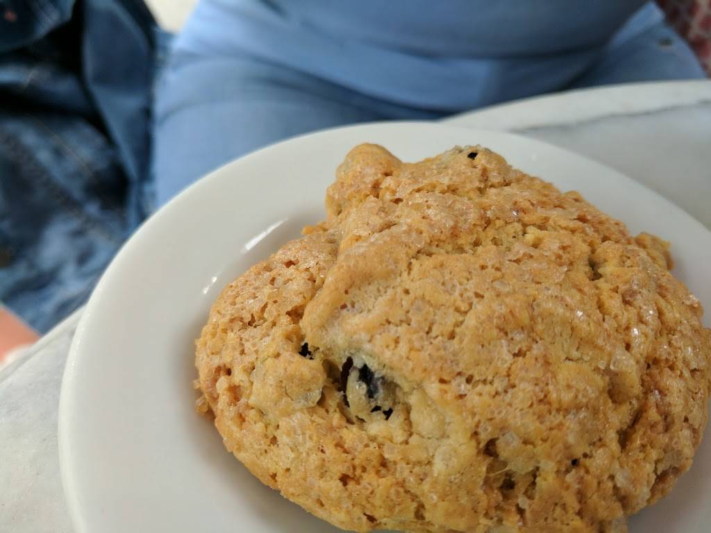 Le Bon Café | cafe | 210 2nd St SE, Washington, DC 20003, USA | 2025477200 OR +1 202-547-7200