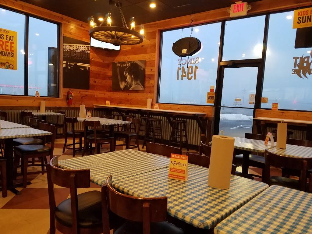 Dickeys Barbecue Pit | restaurant | 4960 Miller Trunk Hwy, Hermantown, MN 55811, USA | 2182602271 OR +1 218-260-2271