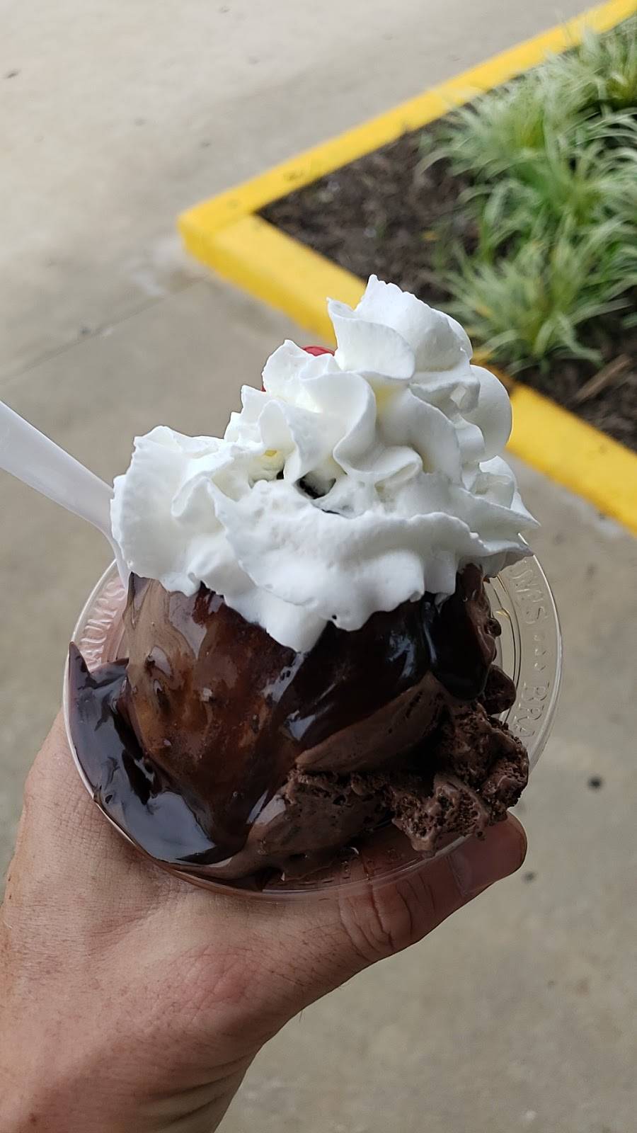 Braums Ice Cream & Burger Restaurant | restaurant | 1119 N Walton Blvd, Bentonville, AR 72712, USA | 4792737913 OR +1 479-273-7913