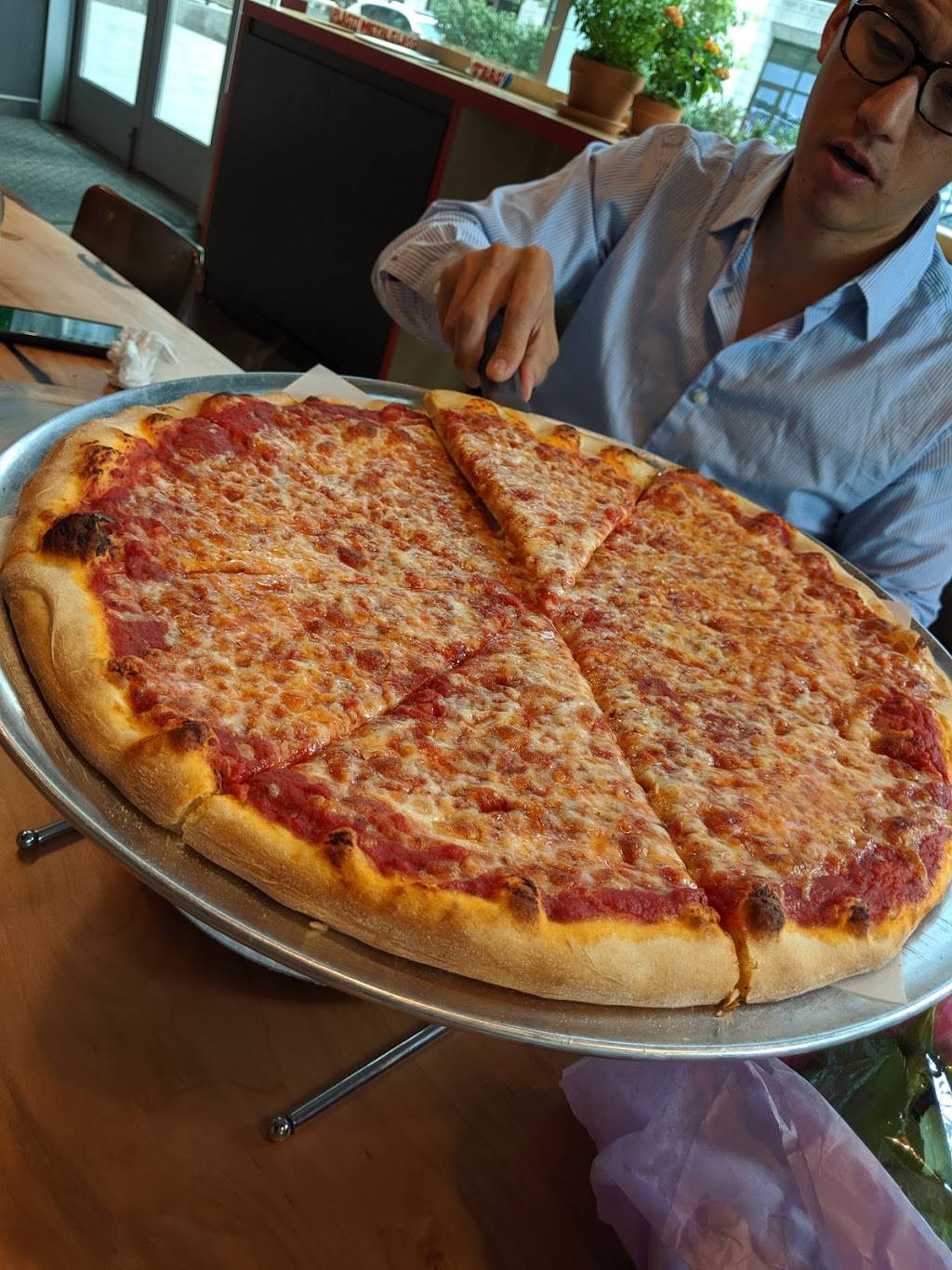 Peperino NYC Pizza | restaurant | 21 West End Ave, New York, NY 10023, USA | 2122452380 OR +1 212-245-2380