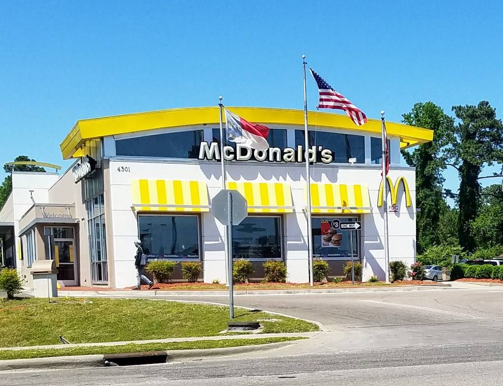 McDonalds | cafe | 4301 Market St, Wilmington, NC 28405, USA | 9107626601 OR +1 910-762-6601
