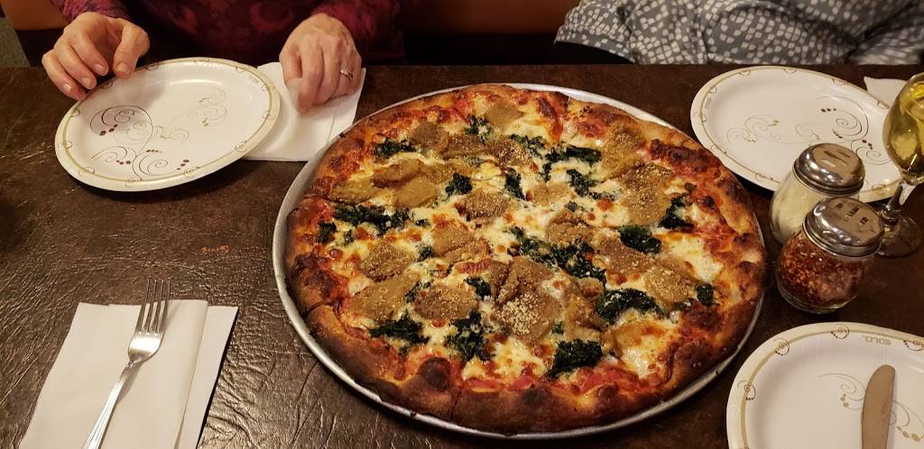 Ernies Pizzeria | restaurant | 1279 Whalley Ave, New Haven, CT 06515, USA | 2033873362 OR +1 203-387-3362