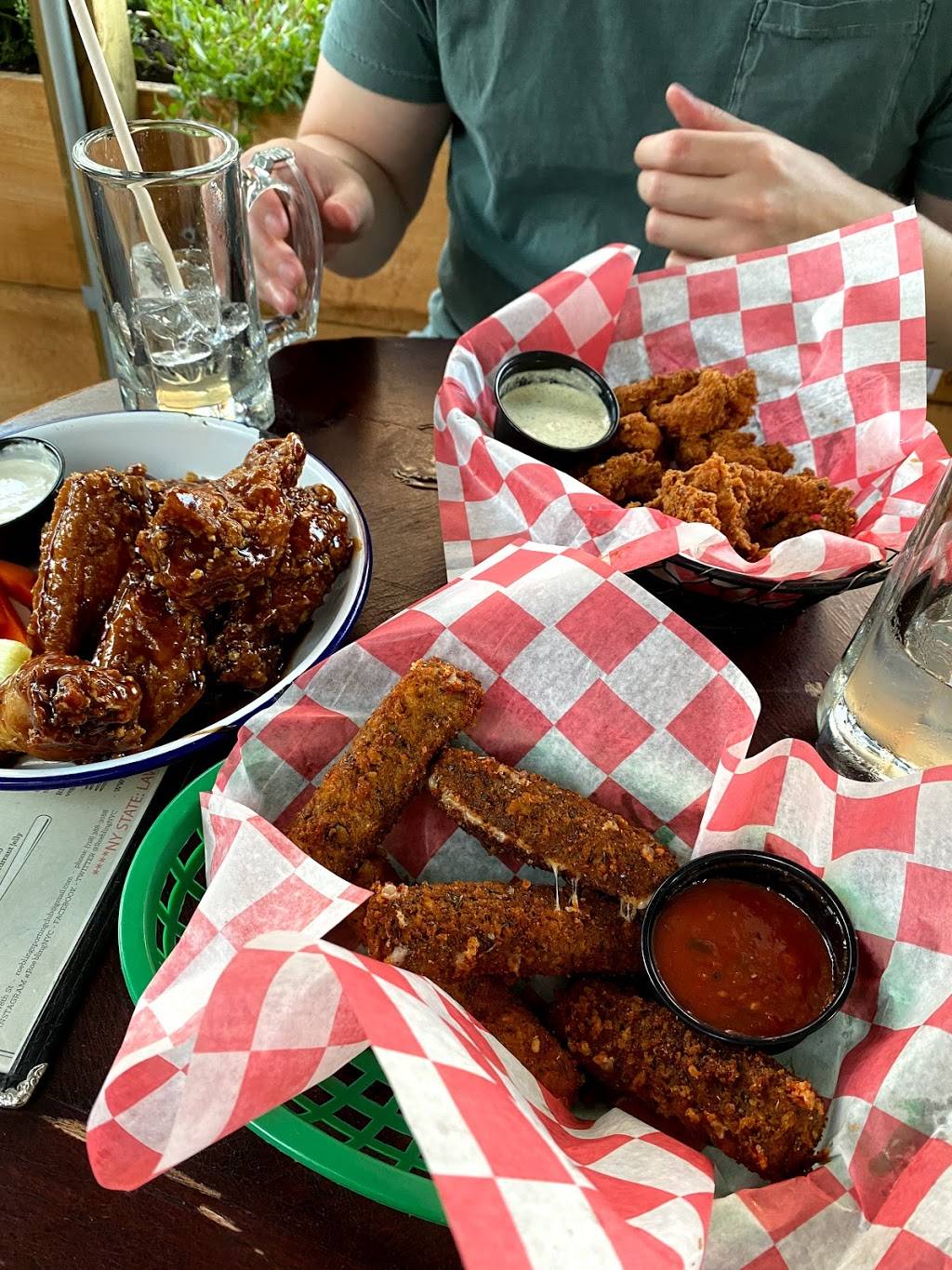 Roebling Sporting Club | restaurant | 225 N 8th St, Brooklyn, NY 11211, USA | 7183883088 OR +1 718-388-3088