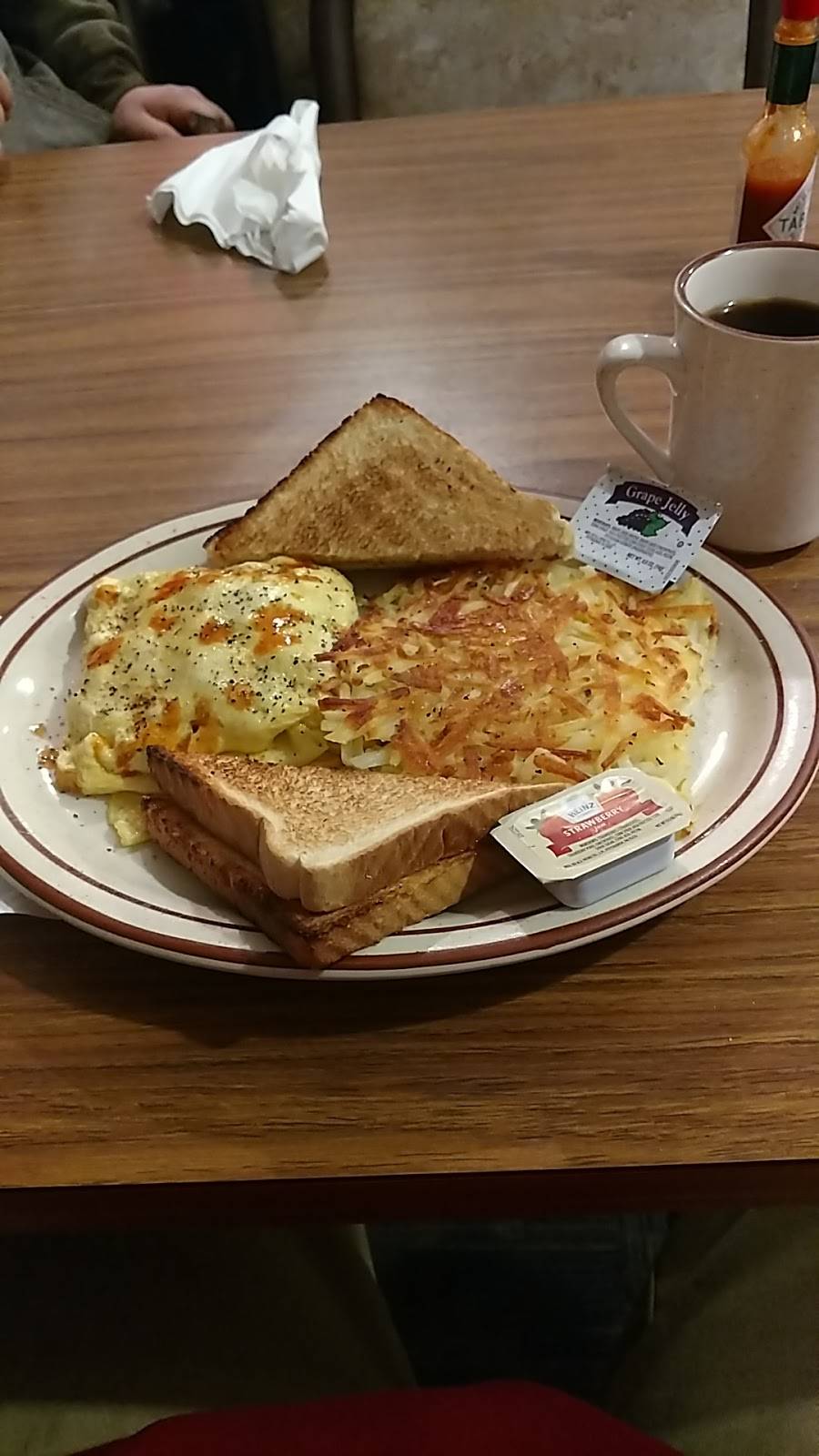 Zakeers | restaurant | 425 2nd Ave S, Fort Dodge, IA 50501, USA | 5155737661 OR +1 515-573-7661