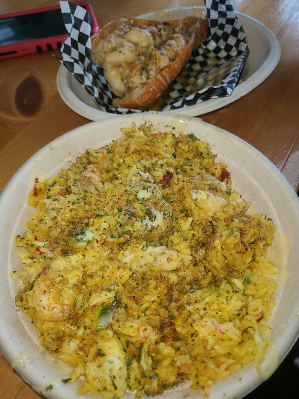 Qs Crackin Crab & Seafood Kitchen | restaurant | 5240 N Atlantic Ave, Cocoa Beach, FL 32931, USA | 3216134044 OR +1 321-613-4044