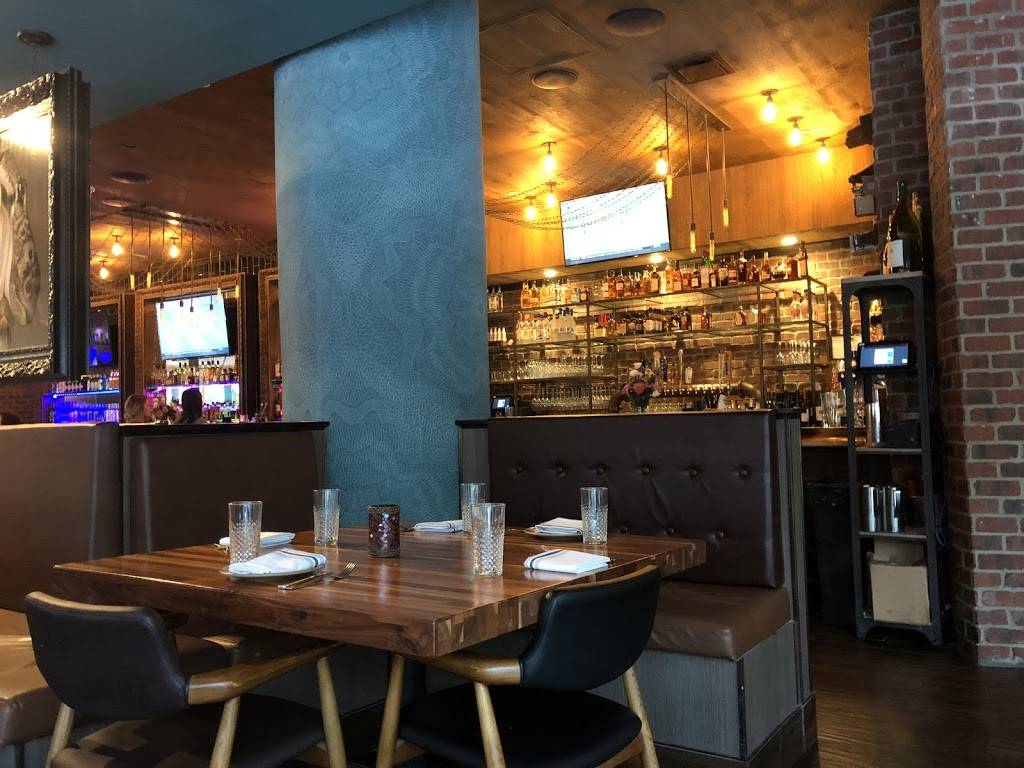 Essex Bar & Bistro | restaurant | 101 S Tryon St #14, Charlotte, NC 28280, USA | 9804063857 OR +1 980-406-3857